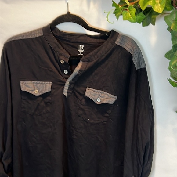 Inc Collection Black Tee - Picture 3 of 6